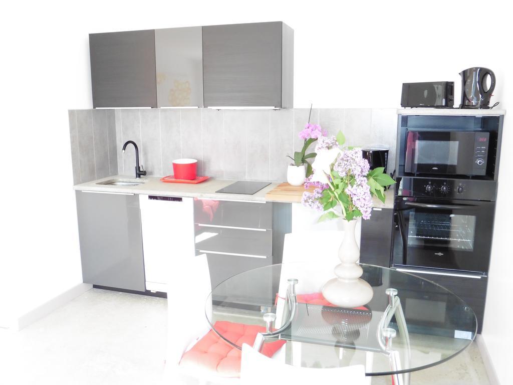 Cottages De La Ville Daniou Langrolay Room photo