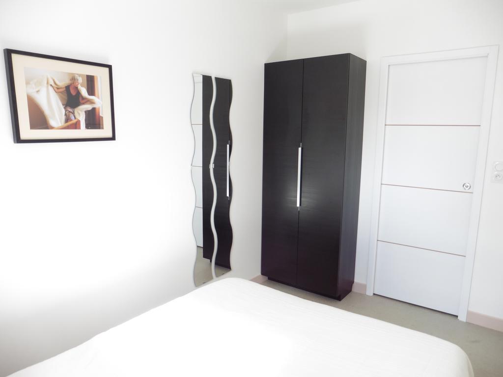 Cottages De La Ville Daniou Langrolay Room photo